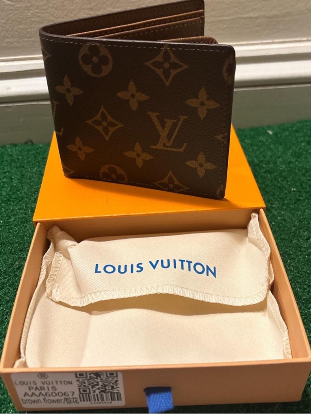 Louis Vuitton Monogram Canvas Men's Wallet - Brown & Gold Monogram - Picture 2 of 5